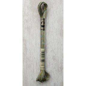 E135 - DMC Mouliné osztott hímzőfonal